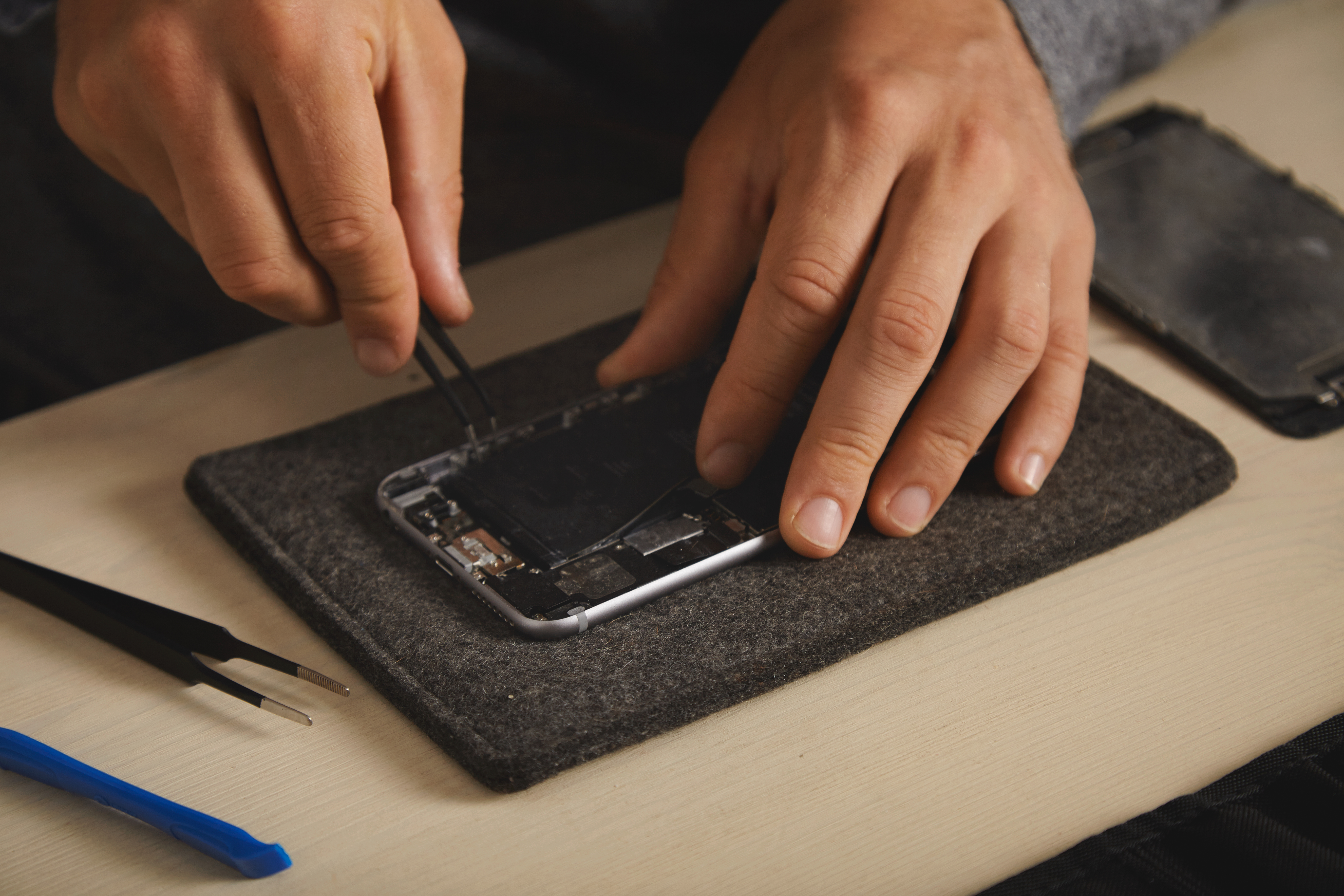 Gadget Hub Mobile Repair Center and Technicians in Ultadanga Kolkata